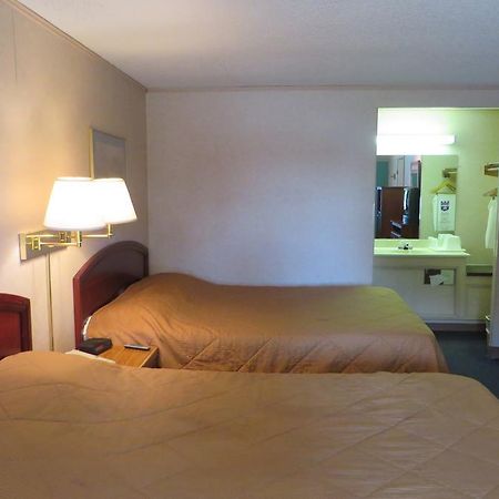 Knights Inn Canton Quarto foto